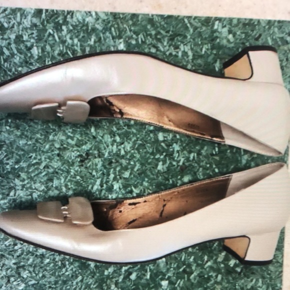 Vaneli soft pale gold cream dress shoes and half inch heel - Picture 3 of 5